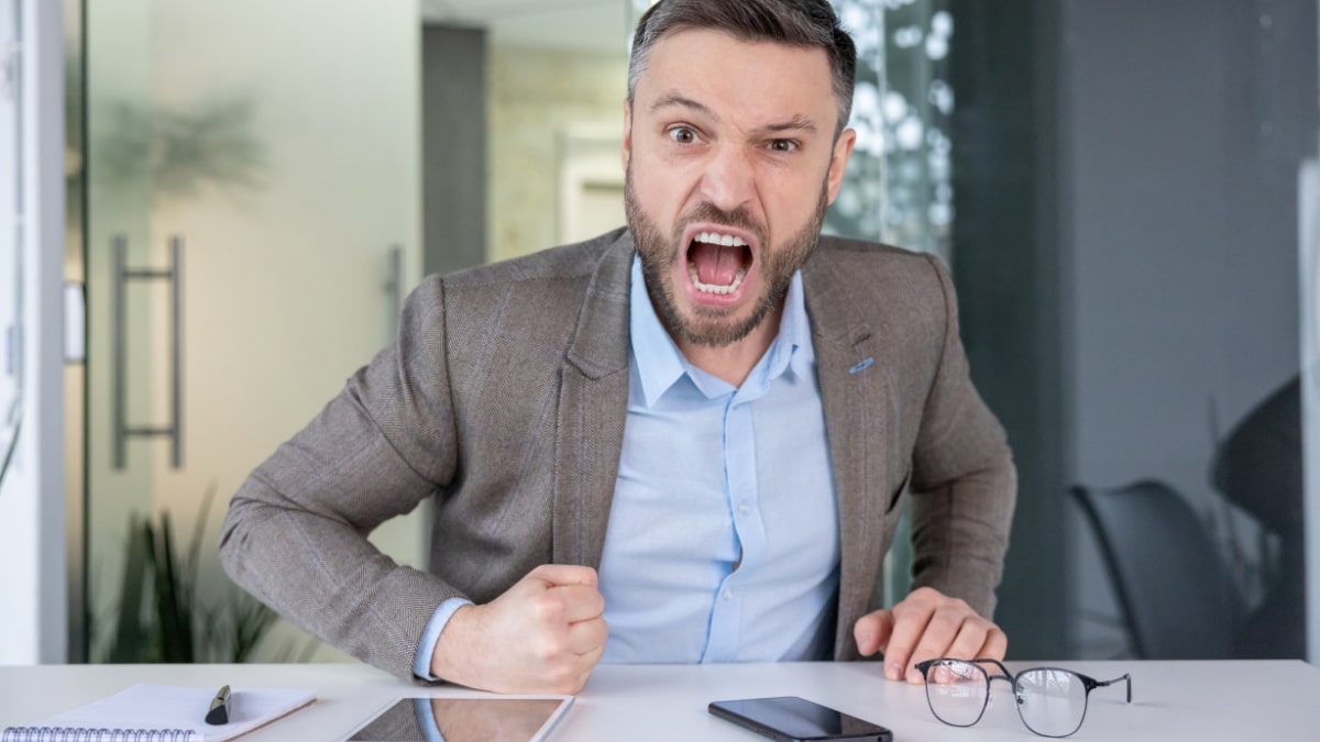 How to Handle Difficult Customers with Confidence